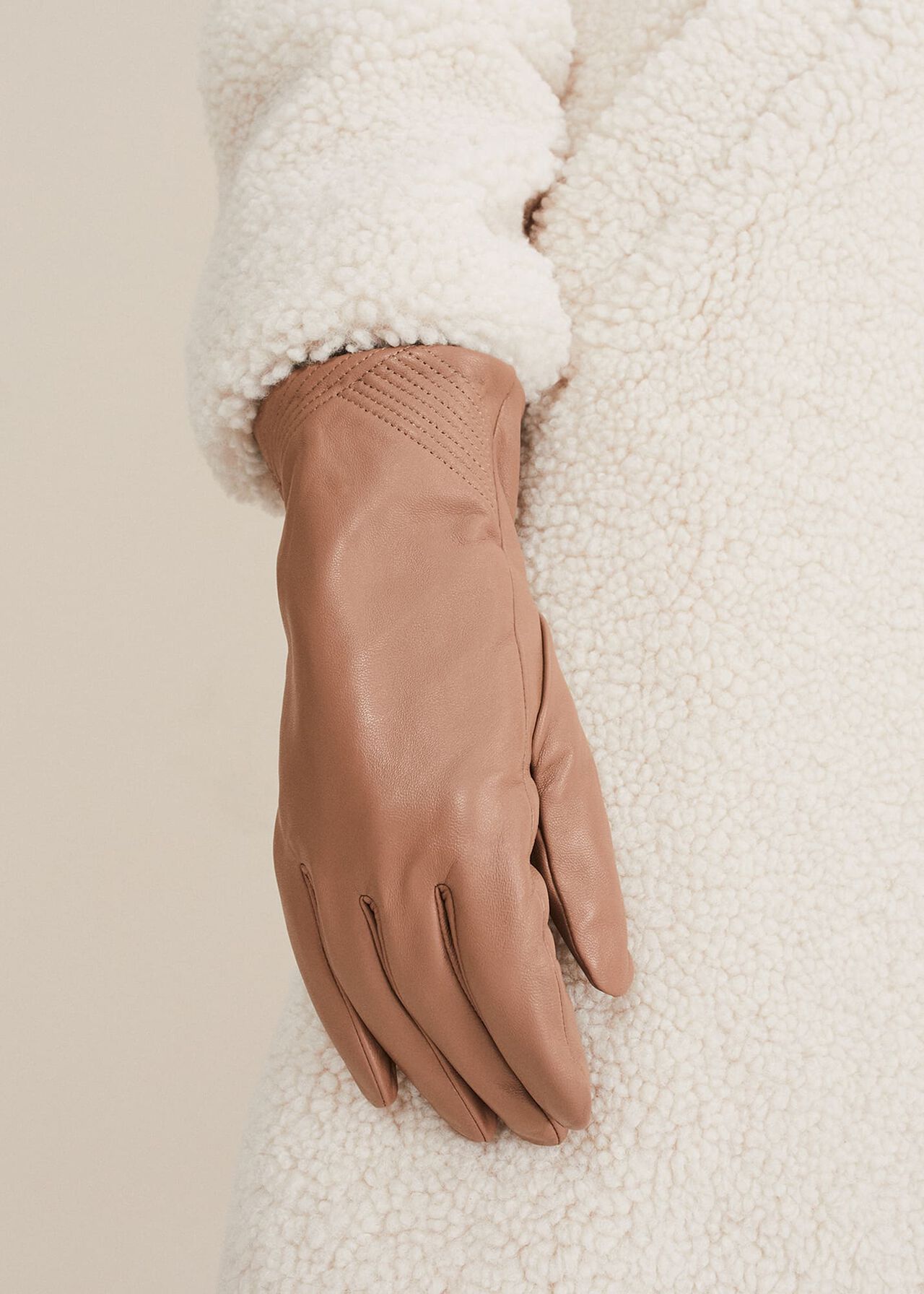 Pleat Detail Leather Gloves