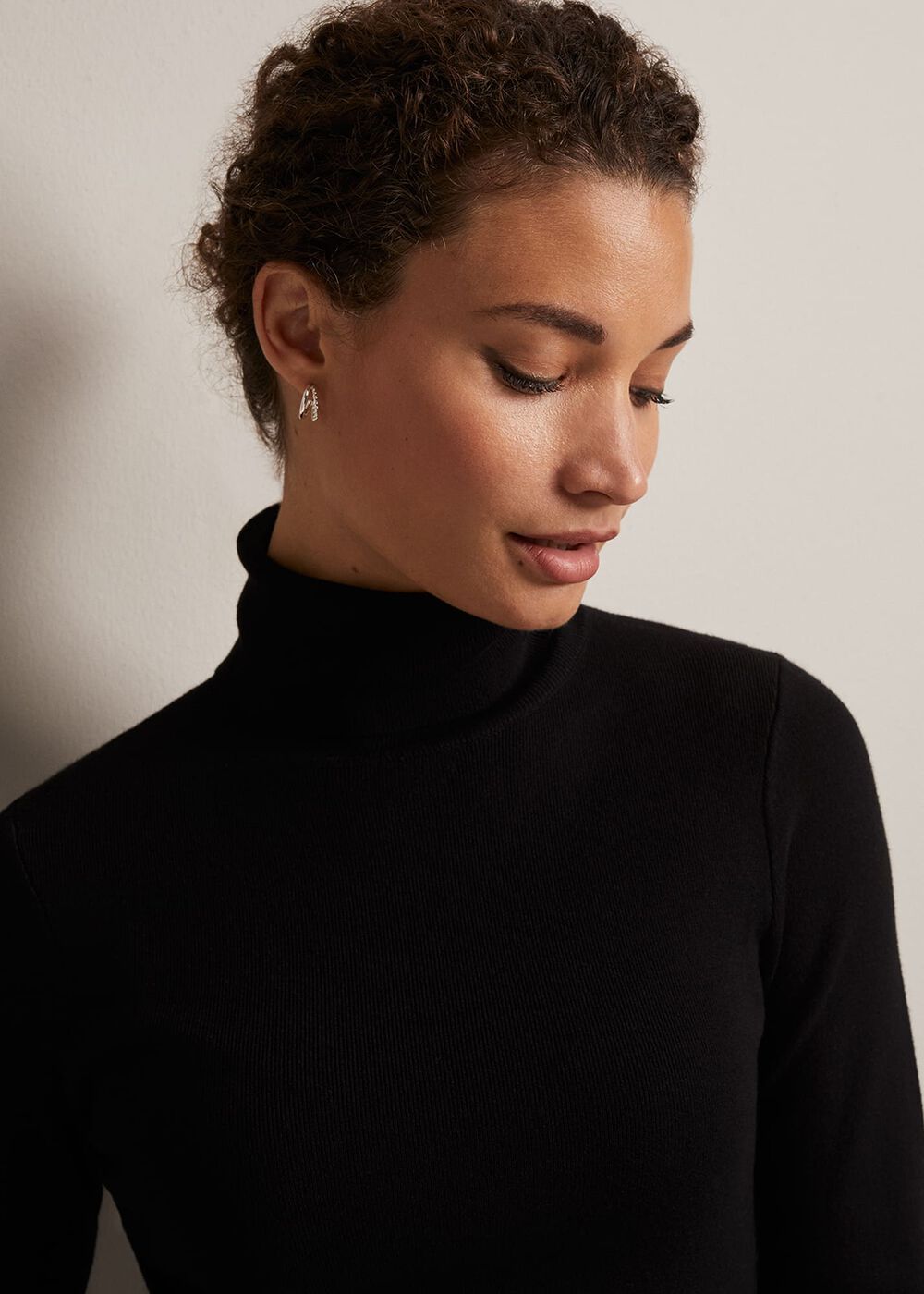 Gwyneth Black Roll Neck Jumper