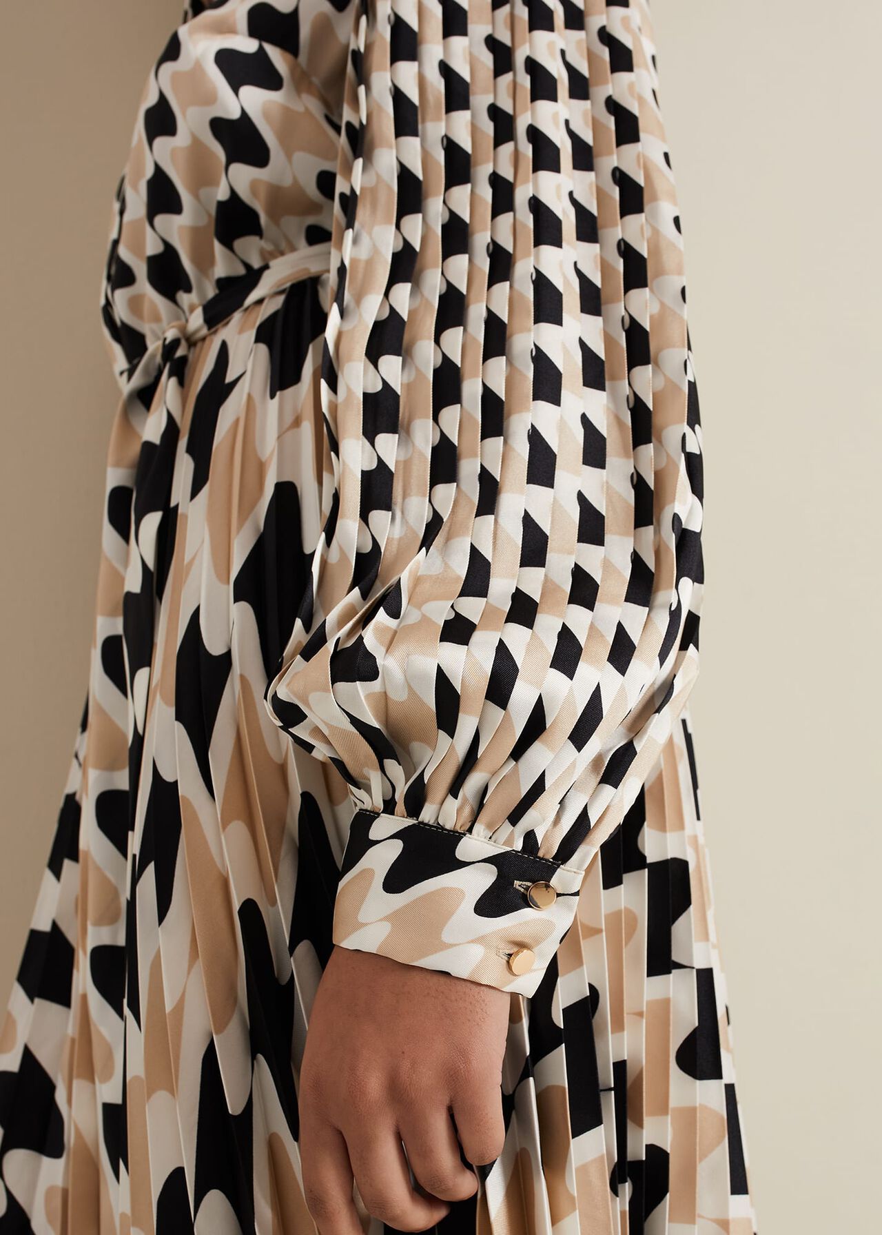 Petite Lyric Geo Pleated Midi Dress