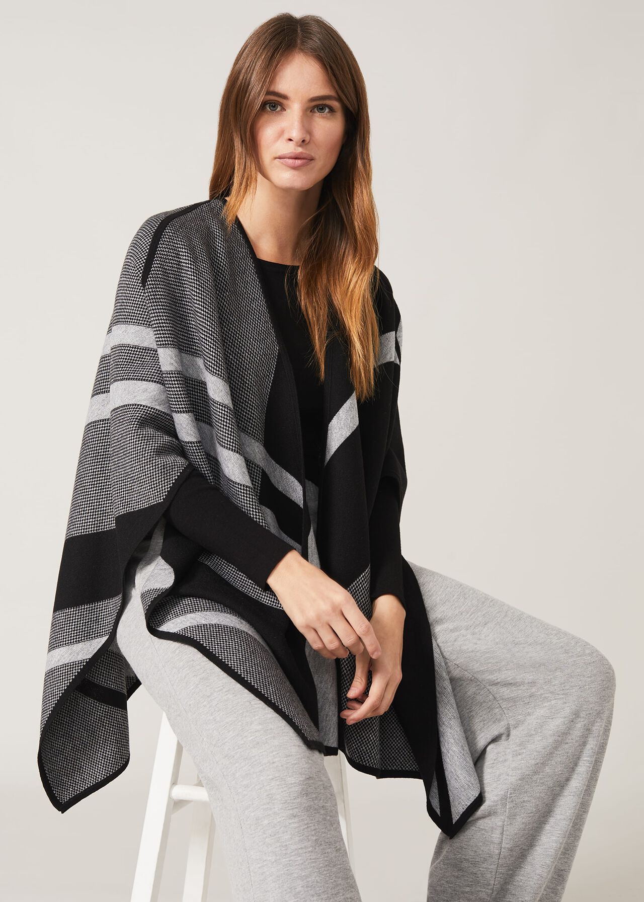 Nel Abstract Oversized Cape
