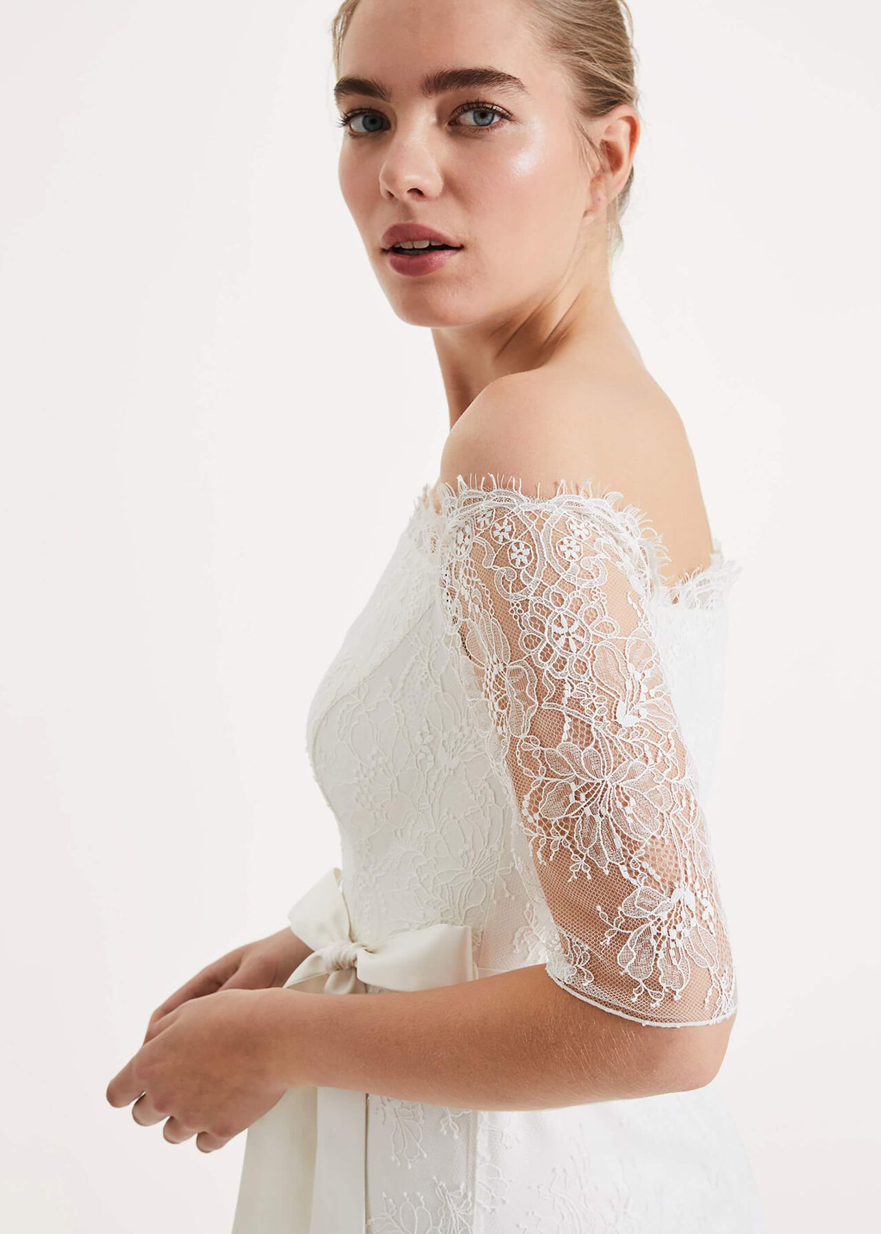 Evette Lace Wedding Dress