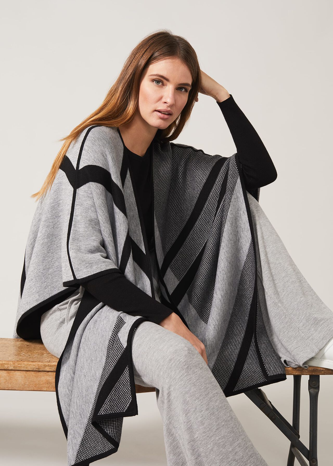 Nel Abstract Oversized Cape