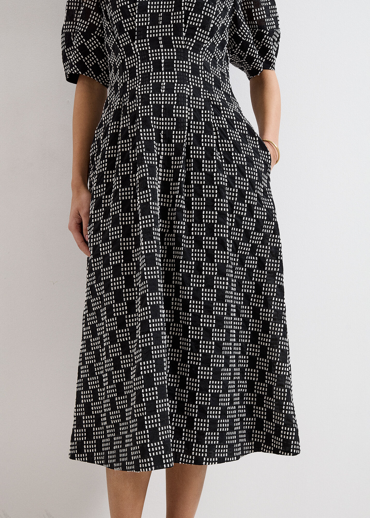 り*止様 Classic Monochrome Check Midi dress Yasmine Check Textured Midi Dress | Phase Eight UK |