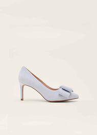 Bow Front Court Shoe