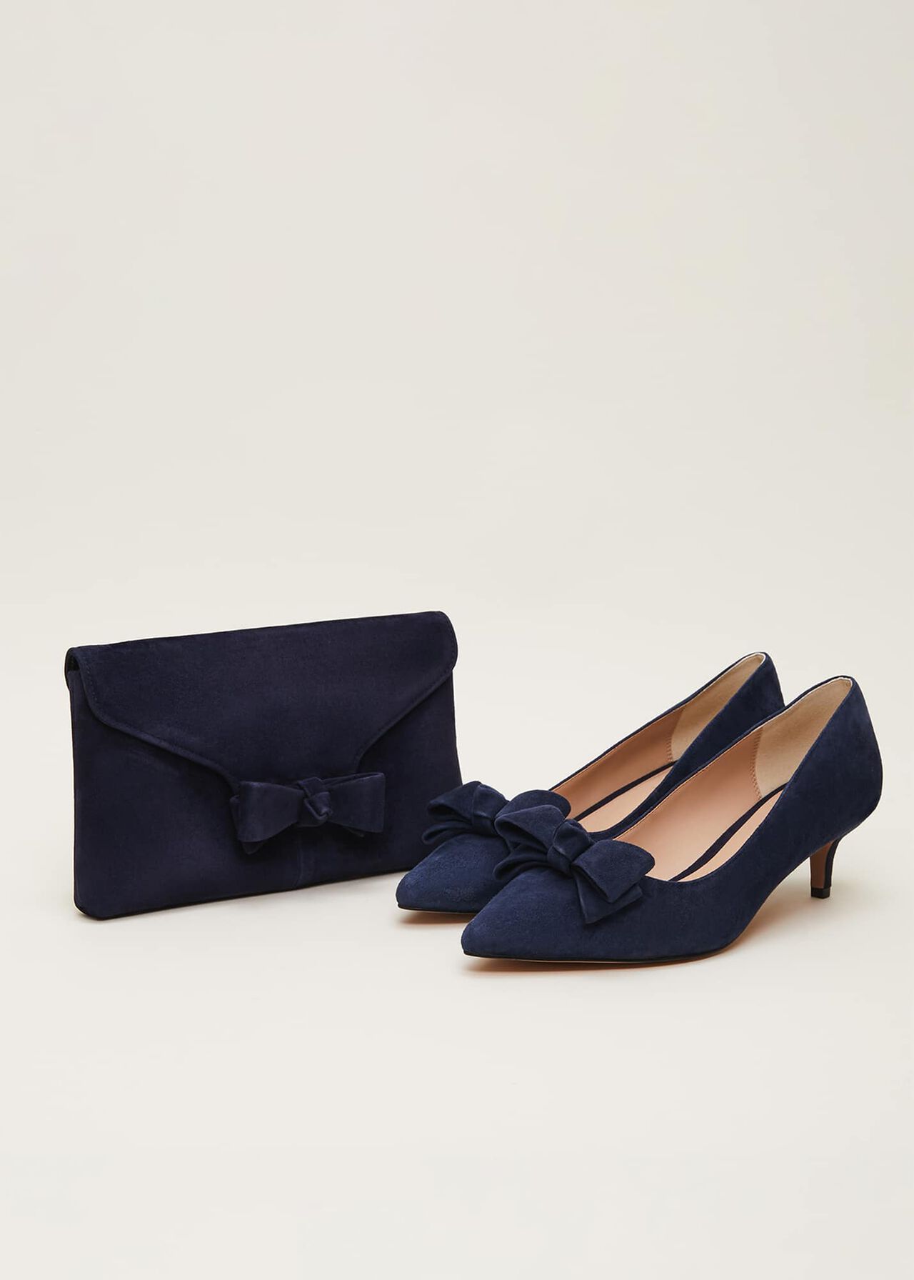 Structured Bow Clutch