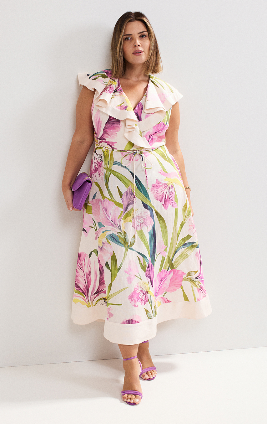 Woman wearing Phase Eight event style