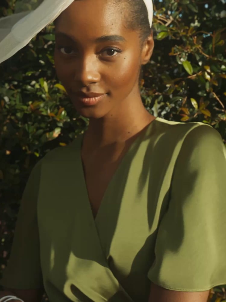 How to wear a fascinator