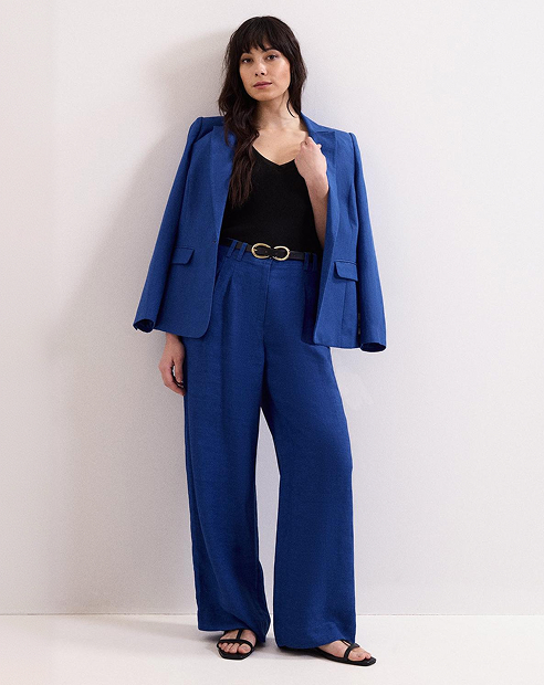 Woman wearing Phase Eight outfit