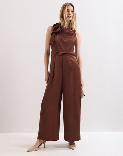 Woman wearing Phase Eight outfit
