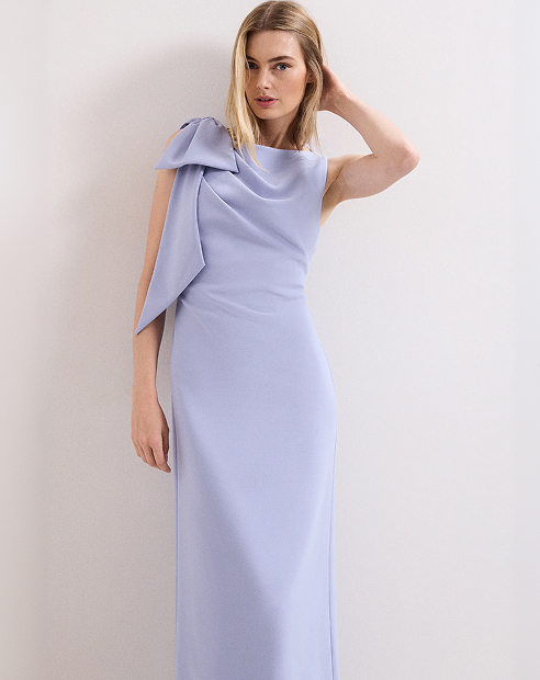 Woman wearing Phase Eight outfit