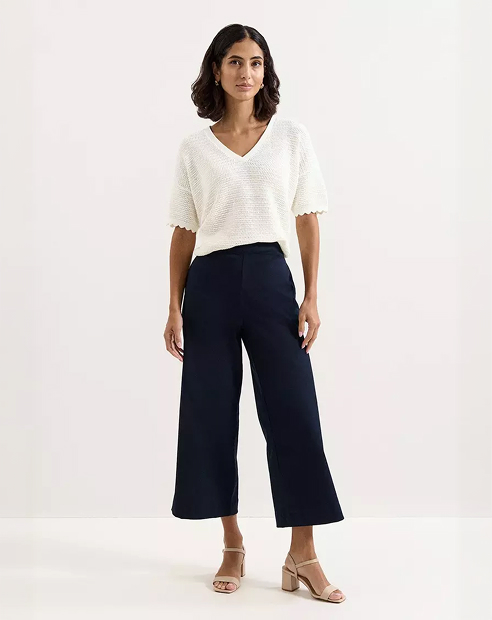 Woman in Phase Eight White Top