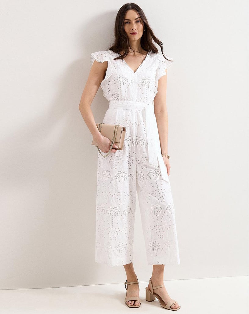 Woman wearing Wimbledon styles