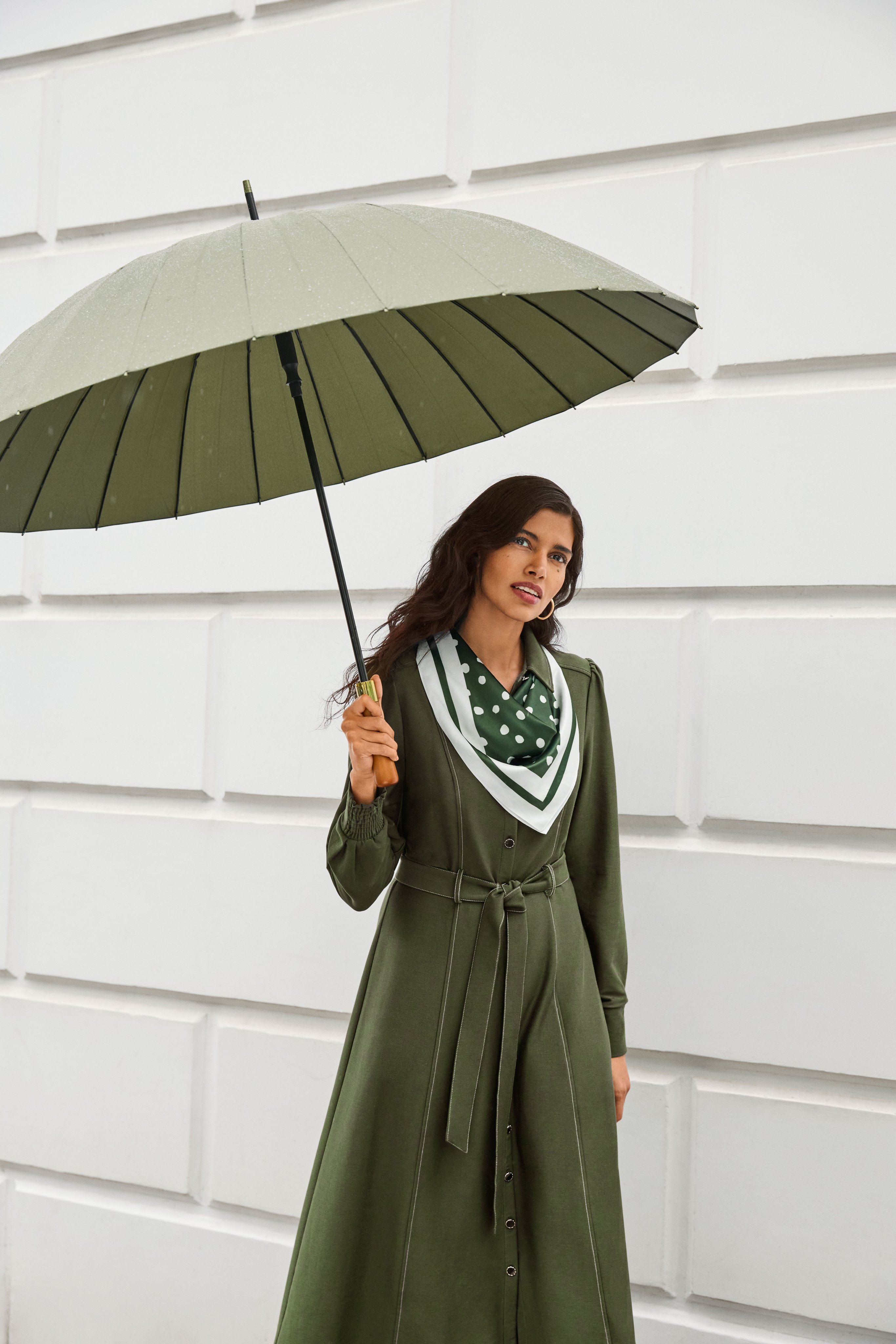 A woman wearing the Avenly ponte dress.